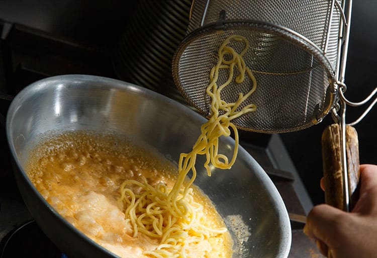 麺に絡めて